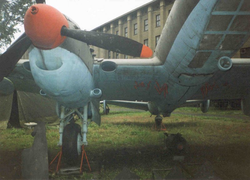 Пе-2 пикирующий бомбардировщик фото кабины