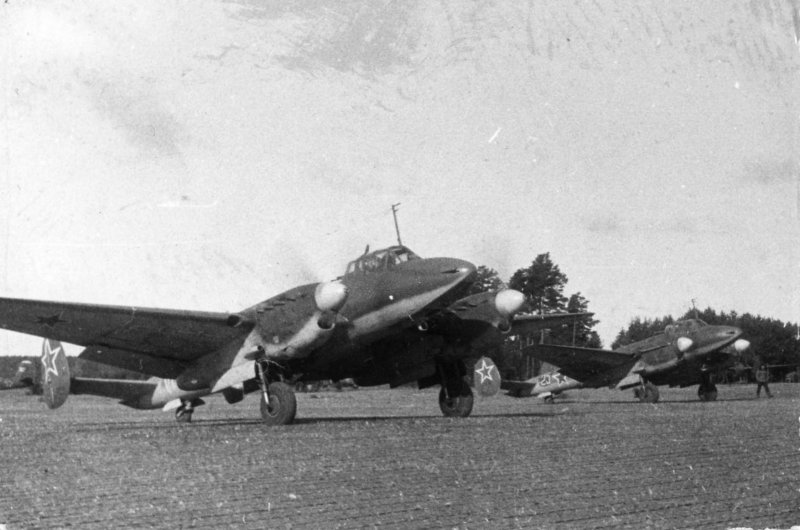 Пе-2 бомбардировщик