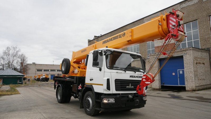Автокран Ивановец КС-35715