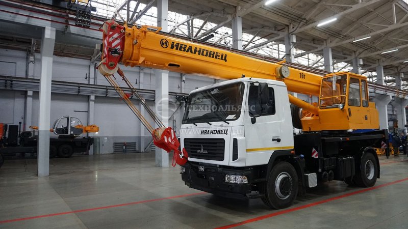 Автокран КС-35715