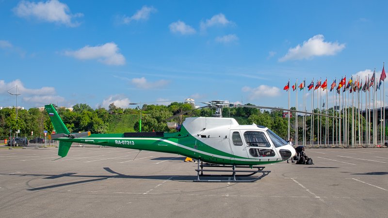 Желтый вертолет в Краснодаре