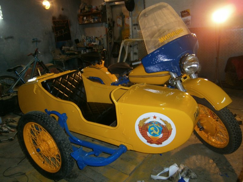 Милицейский мотоцикл Урал с коляской жёлтый