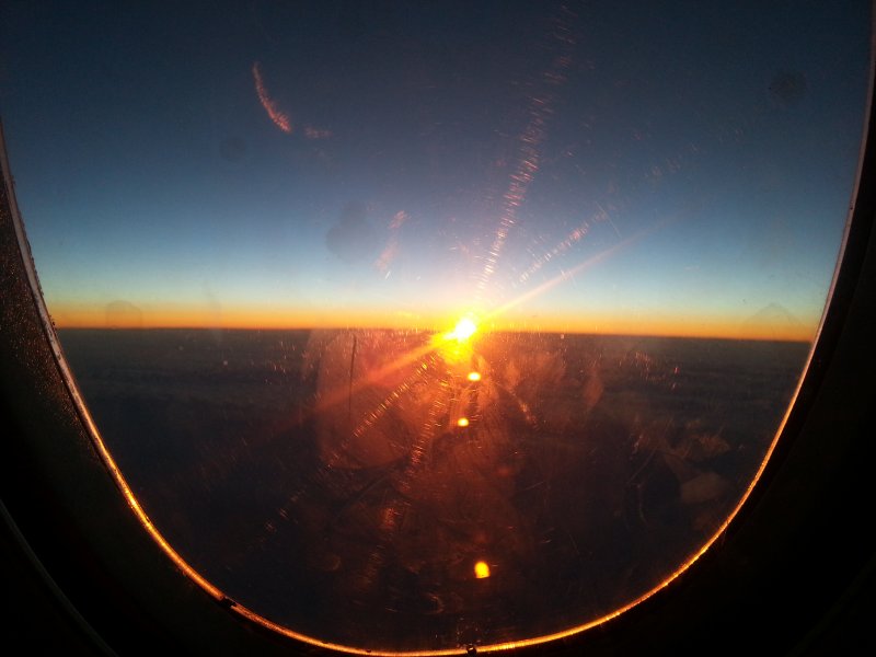 Ночной вид из иллюминатора