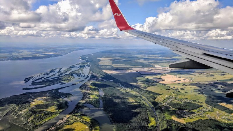 Вид из иллюминатора самолета