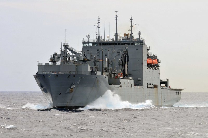 Судно снабжения ВМС США
