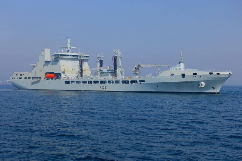 Танкер снабжения