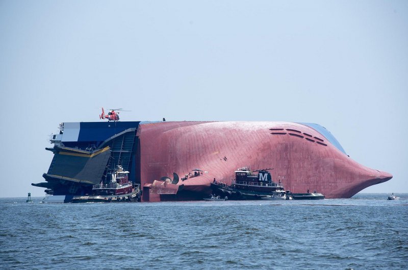 Судно MV Golden ray