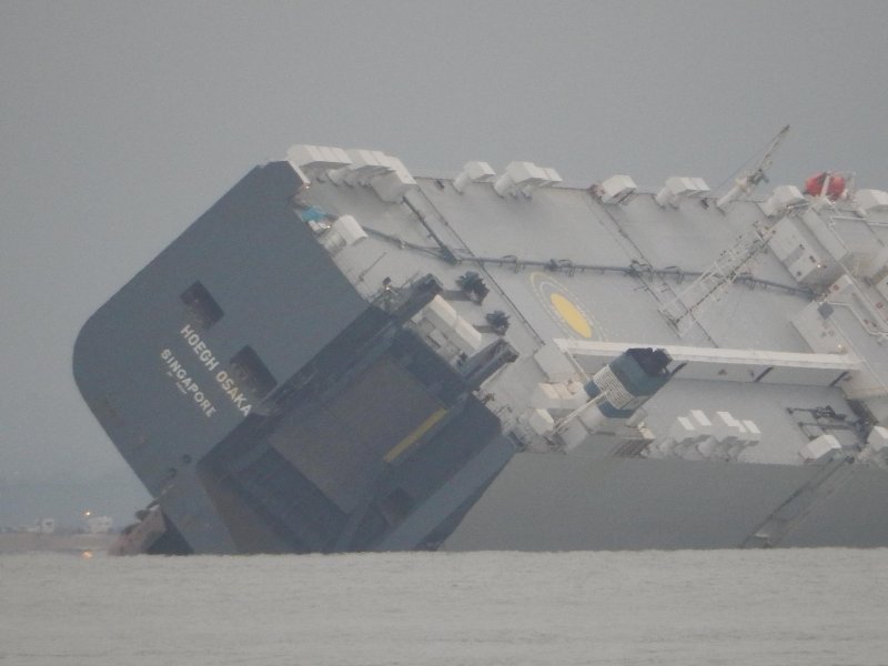 Судна-автовоза MV Golden ray