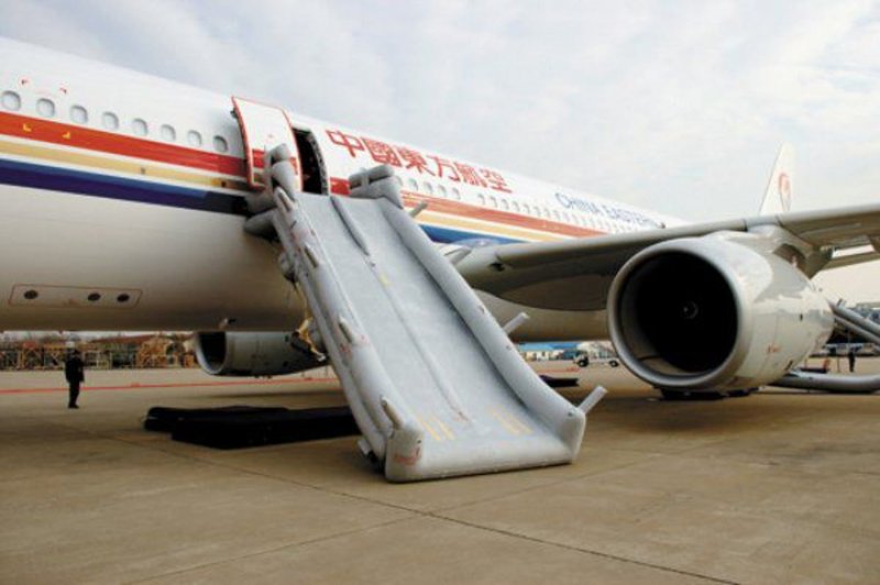 Airbus аварийный трап