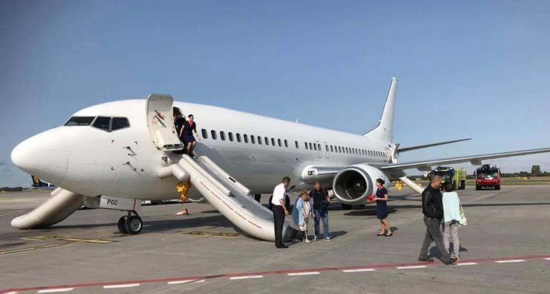 Посадка пассажиров Боинг 737-800