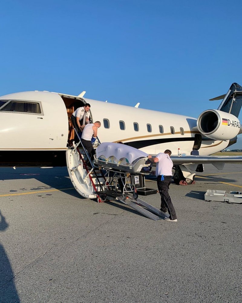 Навальный в самолете