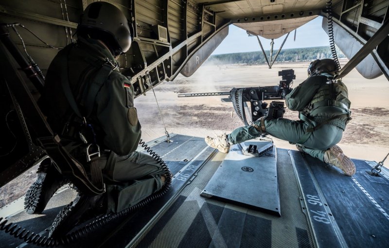 Пулемет на вертолете