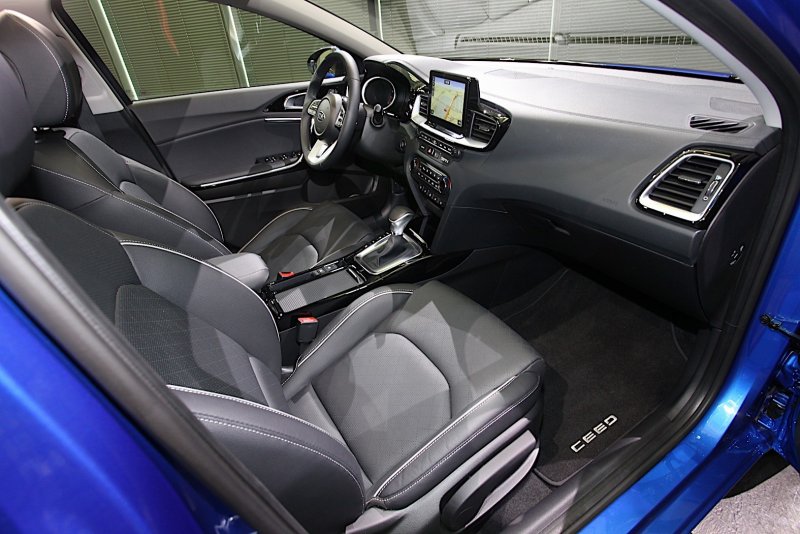 Kia Ceed 2019 хэтчбек салон