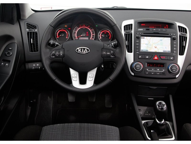Kia Ceed 2011 салон
