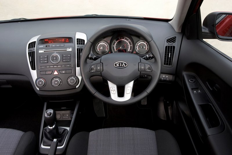 Кия СИД 2 салон