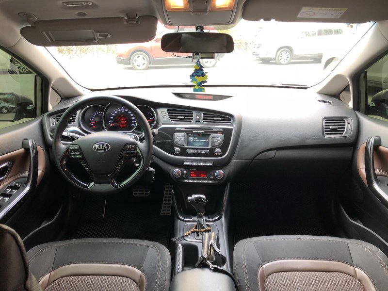 Киа СИД 2010 хэтчбек салон