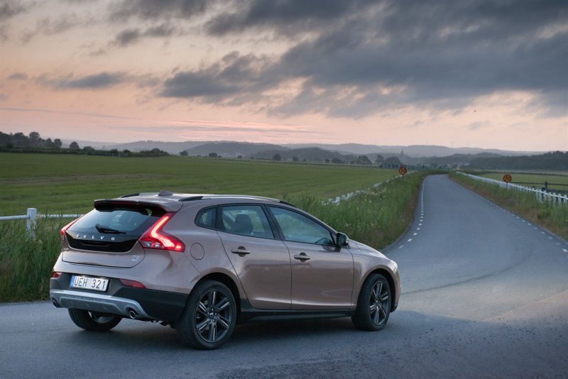Volvo v40 Cross Country 2014