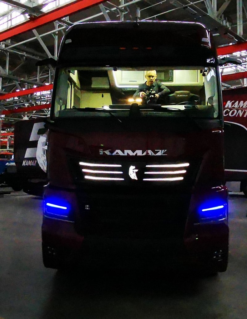 Новый КАМАЗ тягач 54907