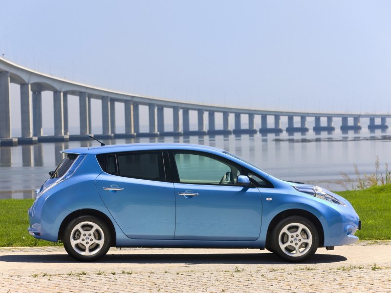 Nissan Leaf электромобиль