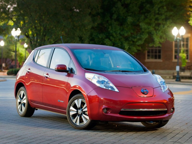 Nissan Leaf электромобиль