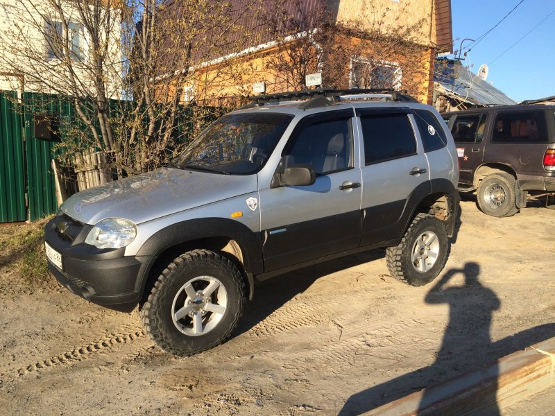 Шевроле Нива 2016 белая