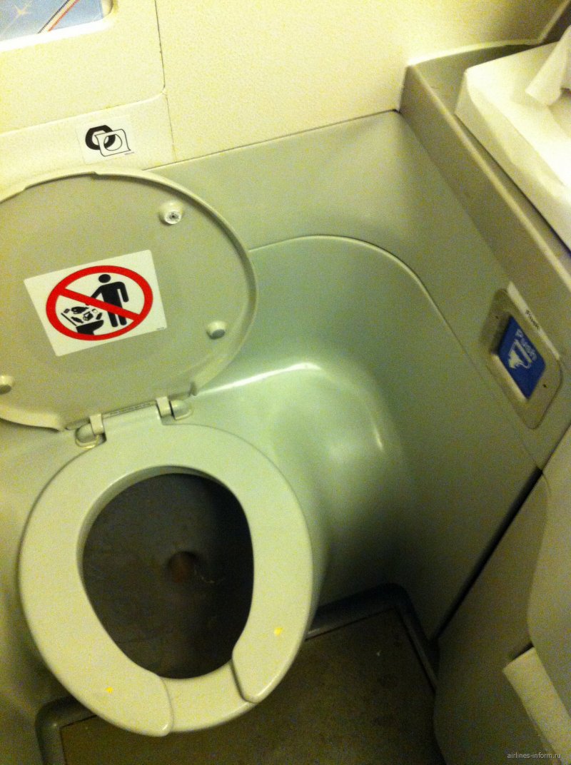 Туалет в самолете