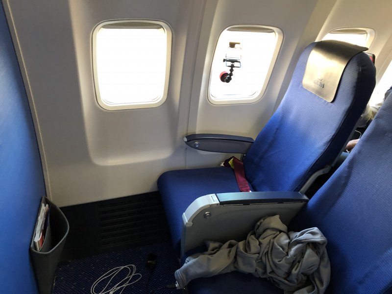 Боинг 737-800 салон первый ряд