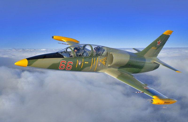 Учебный самолет л-39