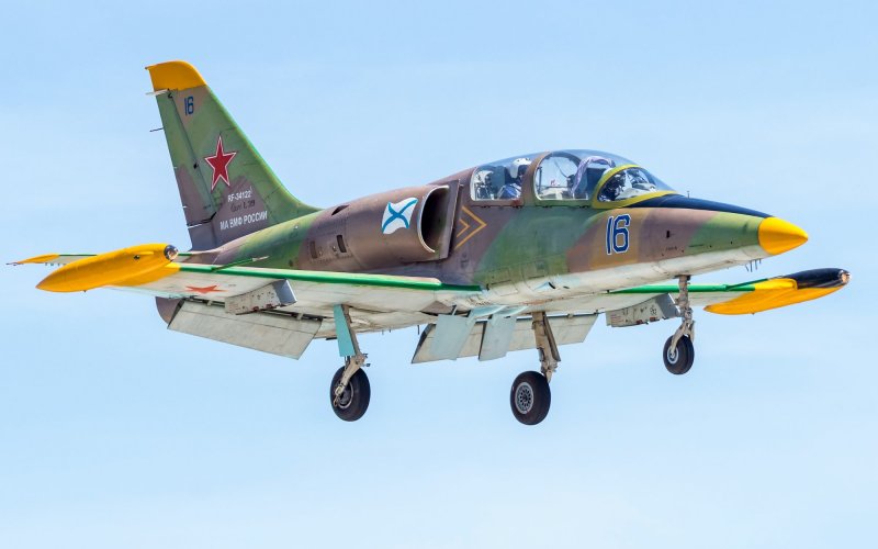 Учебно-боевой самолет л-39