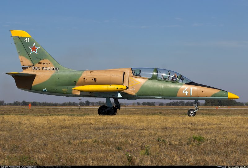 Чешский учебный реактивный самолет l-39