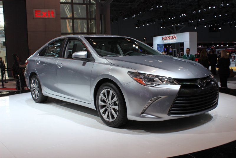 Toyota Camry Hybrid 2015