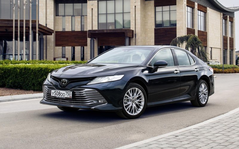 Тойота Камри седан 2019