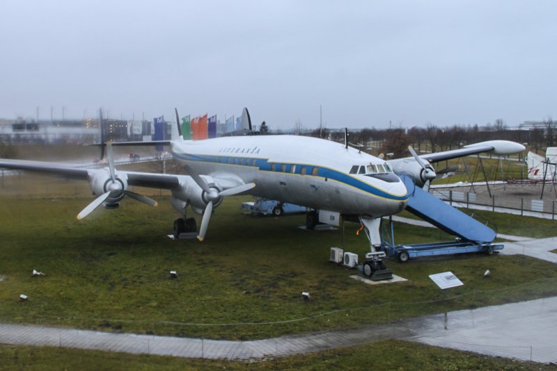 Локхид l-1049g