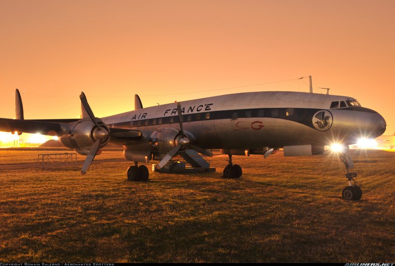 L-1049 super Constellation