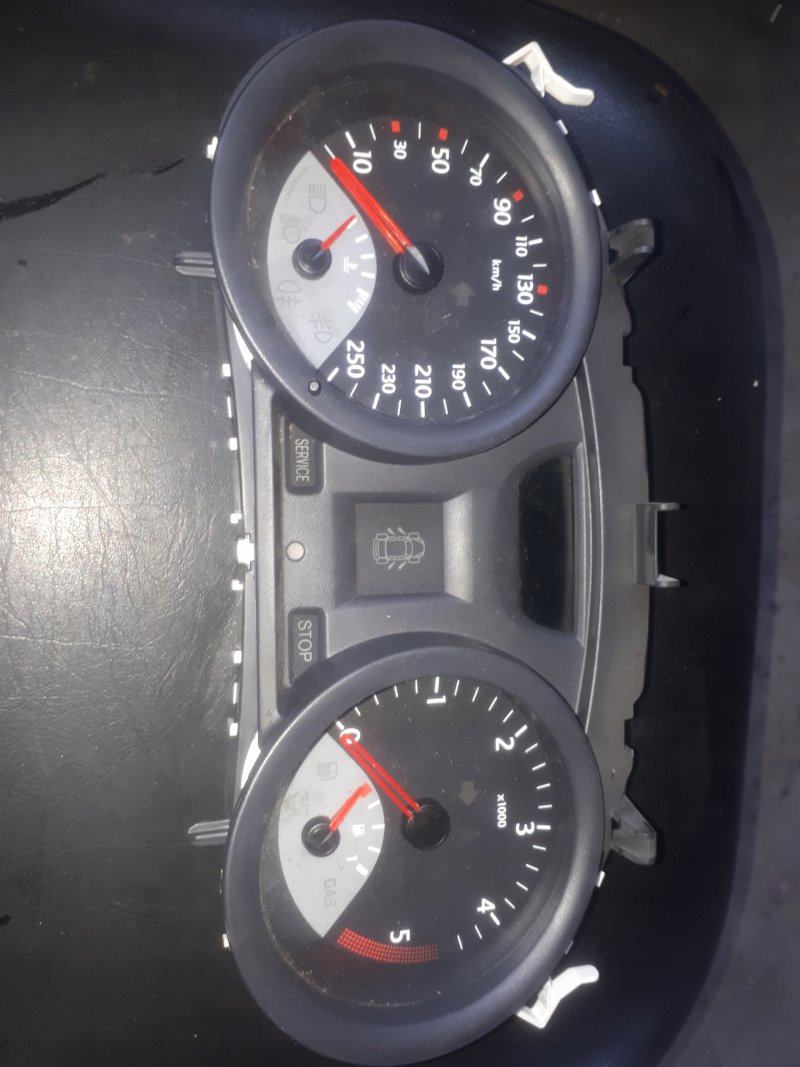 Панель приборов Рено Логан 2006