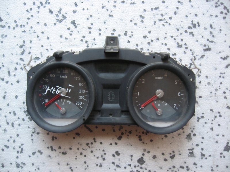 Рено Клио приборная панель