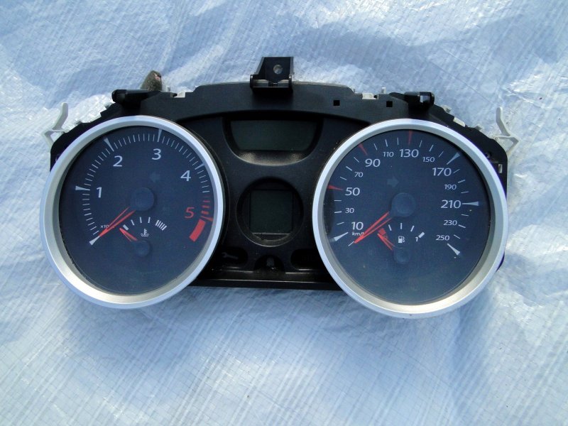 Панель приборов Рено Сандеро