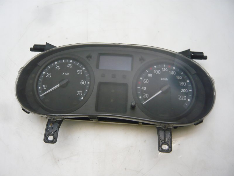 Приборная панель на Renault Clio 2