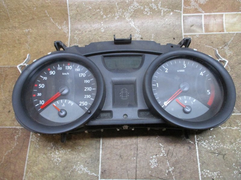 Приборная панель Рено Логан 2018