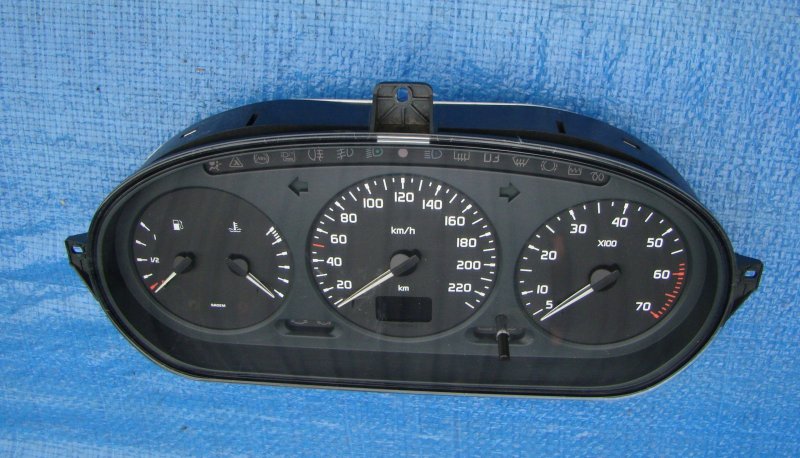 Приборная панель Рено Меган 2