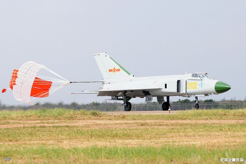 Китайский самолёт j-8