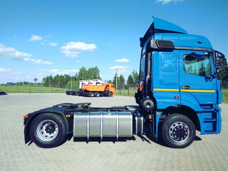 КАМАЗ 5490 черный