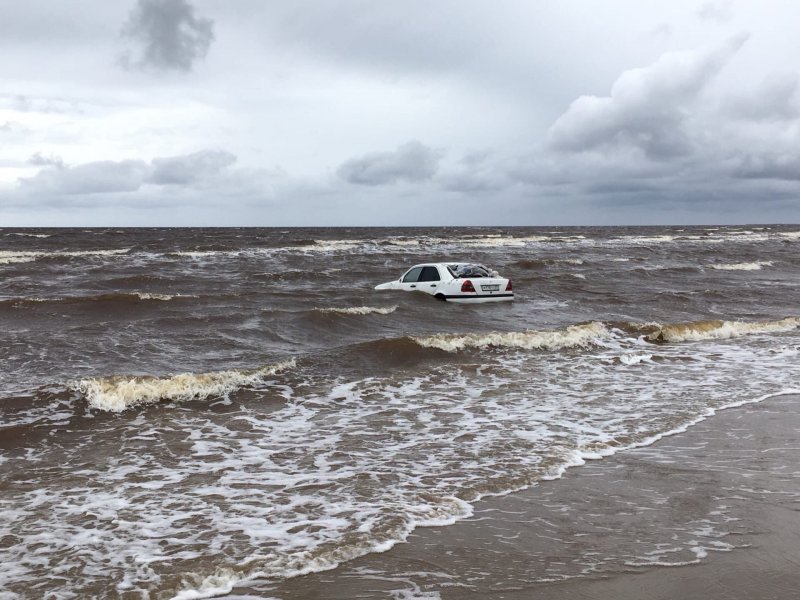 Фото АПЛ Белгород на достройки возле стенки Севмаш на воде