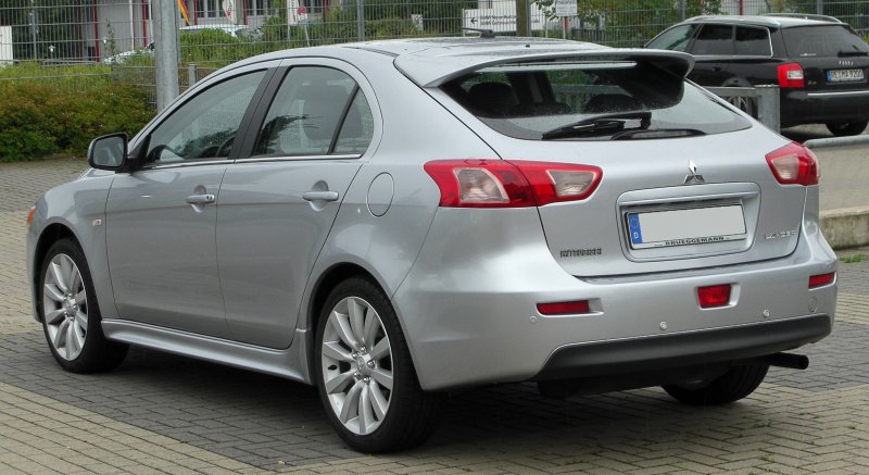 Mitsubishi Lancer 10 хэтчбек