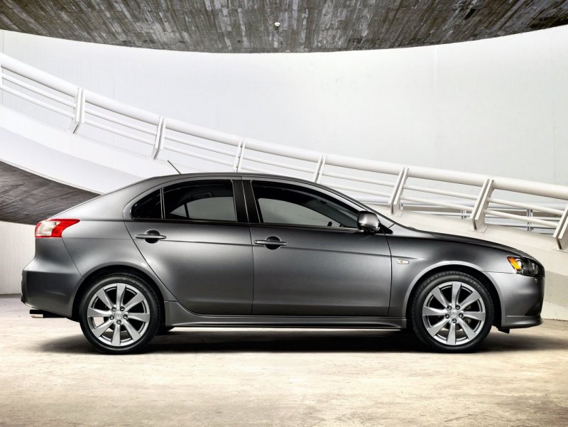 Mitsubishi Lancer 10 хэтчбек