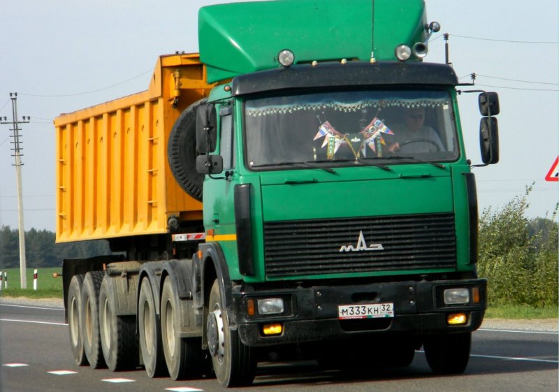 Тягач МАЗ 5440м9