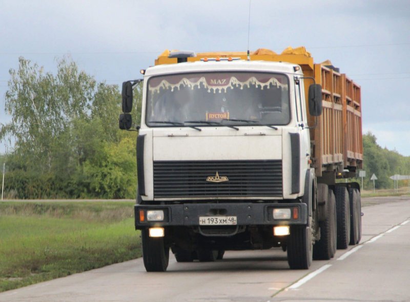 Грузовик МАЗ 5516