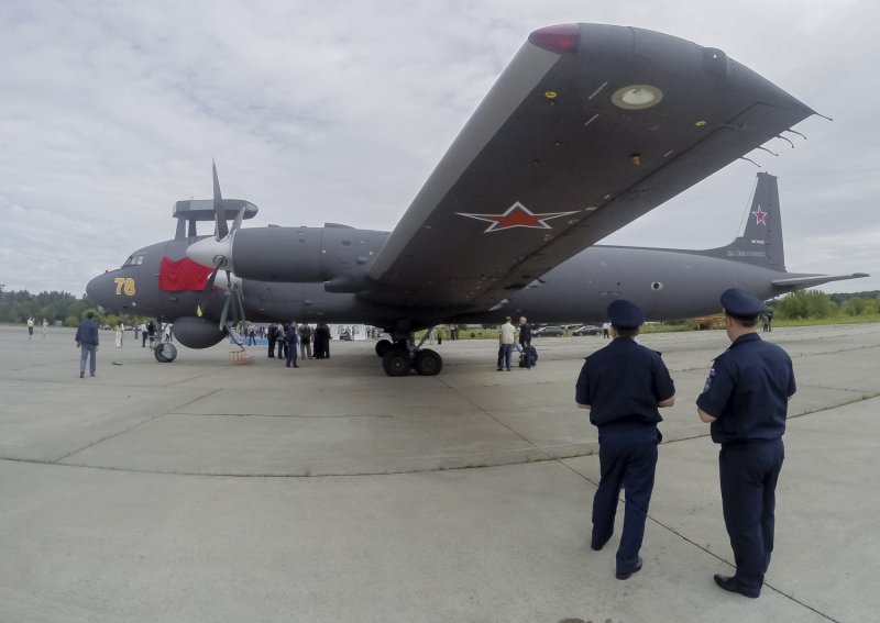 Самолёт ил-38н 27