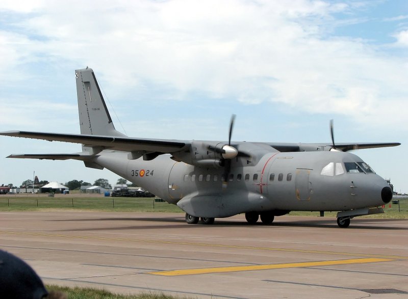 CN 235 самолет