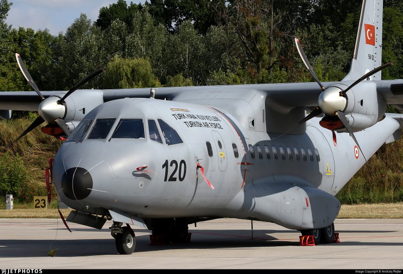 CN 235 самолет